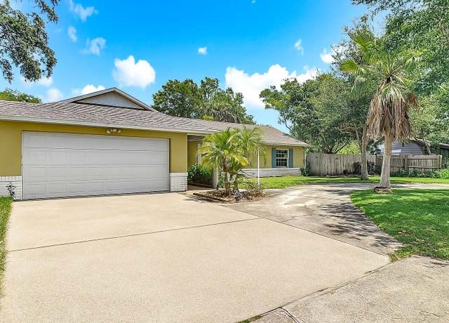 Property at 700 E Mattie St, Sanford, FL 32773, 4 beds, 2 baths
