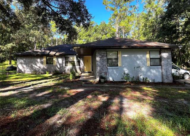 Property at 18 Lake View Dr W, Ocala, FL 34482, 3 beds, 2 baths
