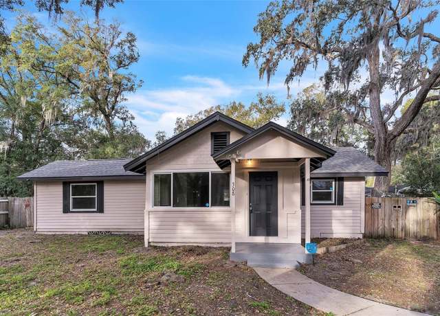 Property at 308 Wade Ave, Deland, FL 32724, 3 beds, 2 baths