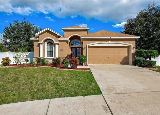 Property at 6519 Twin Bridges Dr, Zephyrhills, FL 33541, 4 beds, 3 baths