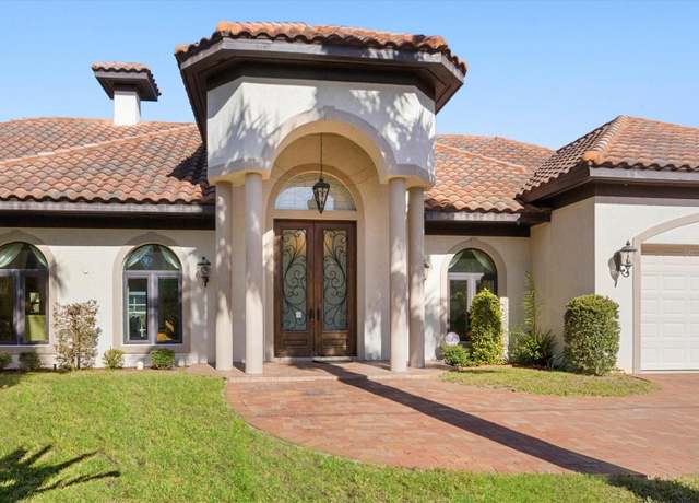 Property at 4937 Oxford Dr, Siesta Key, FL 34242, 3 beds, 2 baths