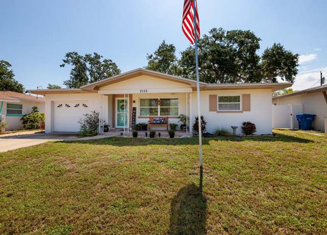 Property at 2135 Pocahontas Dr, Largo, FL 33774, 2 beds, 2 baths