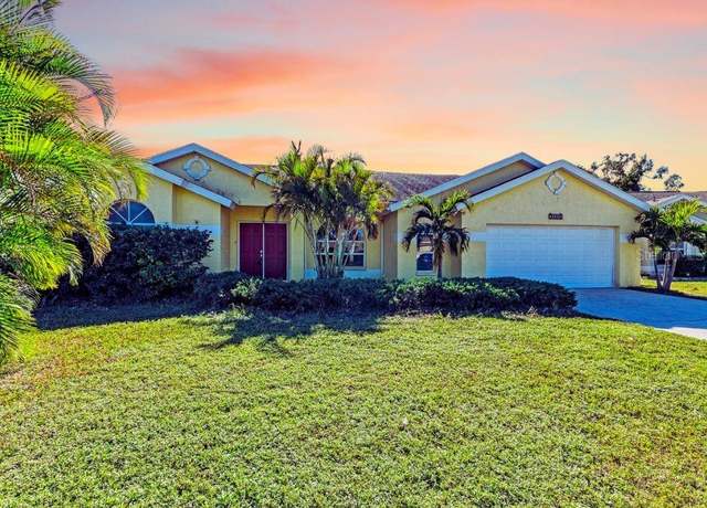 Property at 4581 E Dover Street Cir, Bradenton, FL 34203, 3 beds, 2 baths