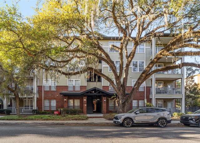 Property at 1142 SW 9th Rd #402, Gainesville, FL 32601, 3 beds, 3 baths