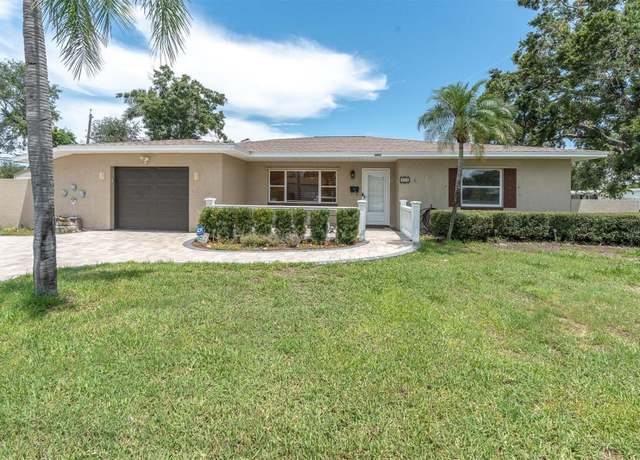 Property at 999 38th Ave NE, St Petersburg, FL 33704, 3 beds, 3 baths