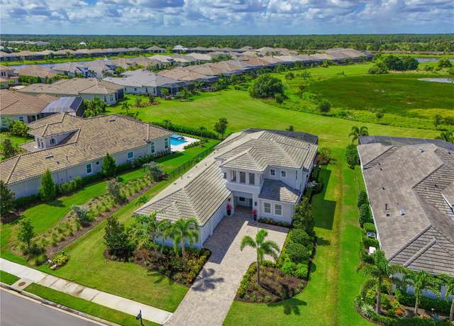 Property at 17110 Verona Pl, Bradenton, FL 34202, 5 beds, 5 baths