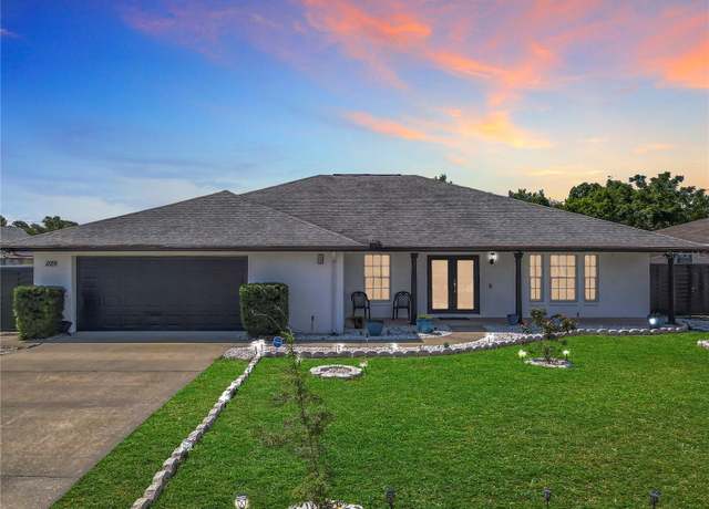 Property at 1129 Madura Dr, Deltona, FL 32725, 5 beds, 2 baths