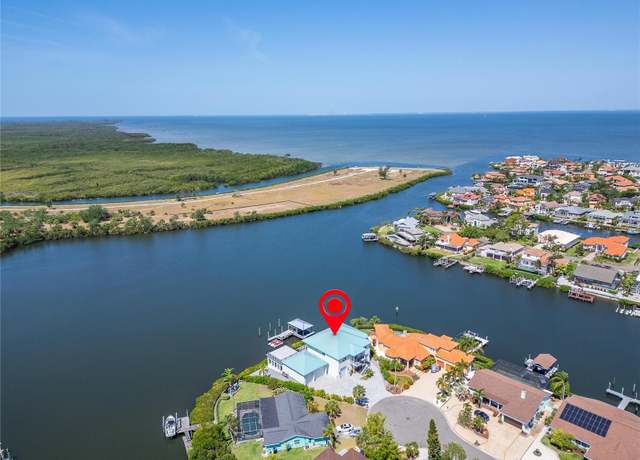 Property at 935 Chipaway Dr, Apollo Beach, FL 33572, 4 beds, 5 baths