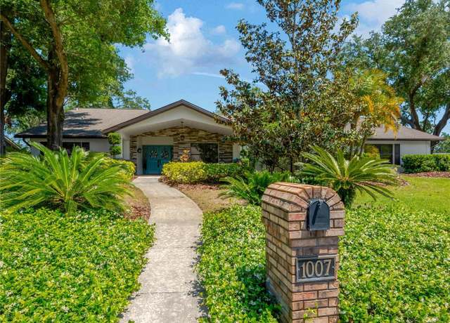 Property at 1007 Morfield Ln, Brandon, FL 33511, 5 beds, 4 baths
