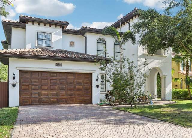 Property at 3404 W Sevilla St, Tampa, FL 33629, 4 beds, 3.5 baths