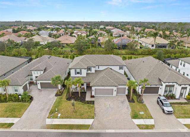 Property at 1012 Fernleaf Run, Bradenton, FL 34212, 5 beds, 4 baths