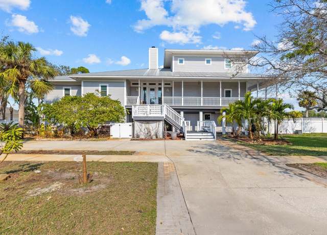 Property at 1538 Riverside Dr, Tarpon Springs, FL 34689, 3 beds, 3.5 baths