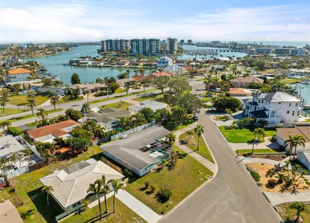 Property at 10111 Yacht Club Dr, Treasure Island, FL 33706, 4 beds, 3 baths