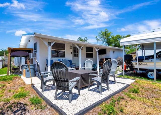 Property at 997 28th Avenue Dr E, Bradenton, FL 34208, 2 beds, 1 bath