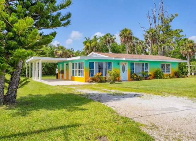 Property at 156 Myakka Dr, Venice, FL 34293, 3 beds, 2 baths