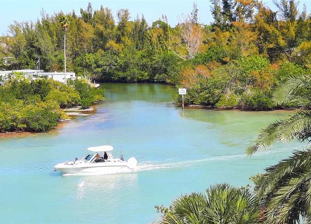 Property at 140 Bayou Dr, Venice, FL 34285