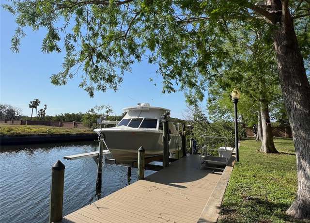 Property at 6533 Channelside Dr, New Port Richey, FL 34652, 3 beds, 3 baths