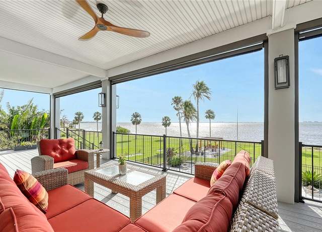 Property at 7418 Westmoreland Dr, Sarasota, FL 34243, 5 beds, 4 baths