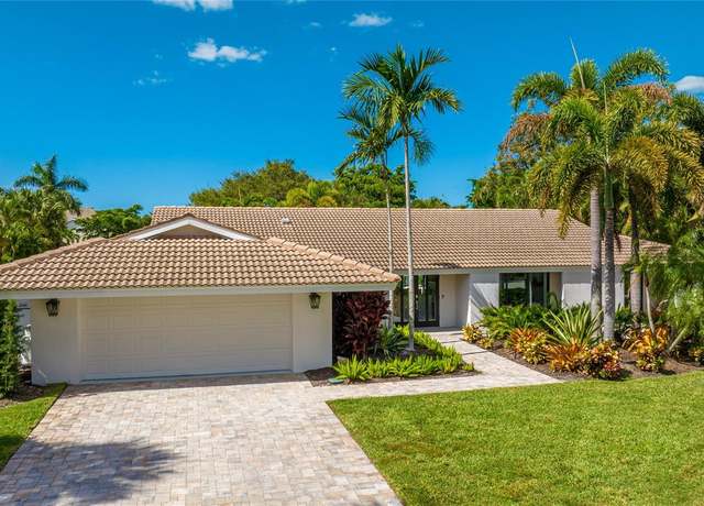 Property at 526 Bird Key Dr, Sarasota, FL 34236, 3 beds, 2.5 baths
