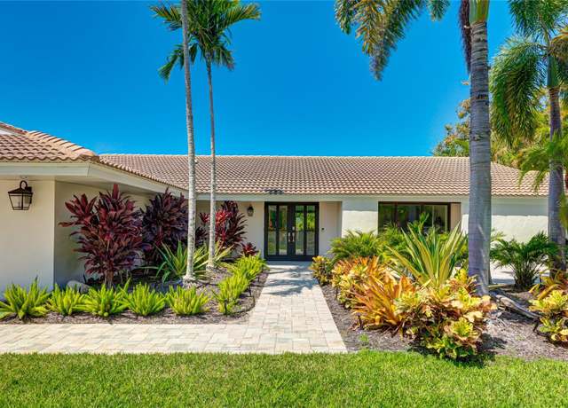 Property at 526 Bird Key Dr, Sarasota, FL 34236, 3 beds, 2.5 baths