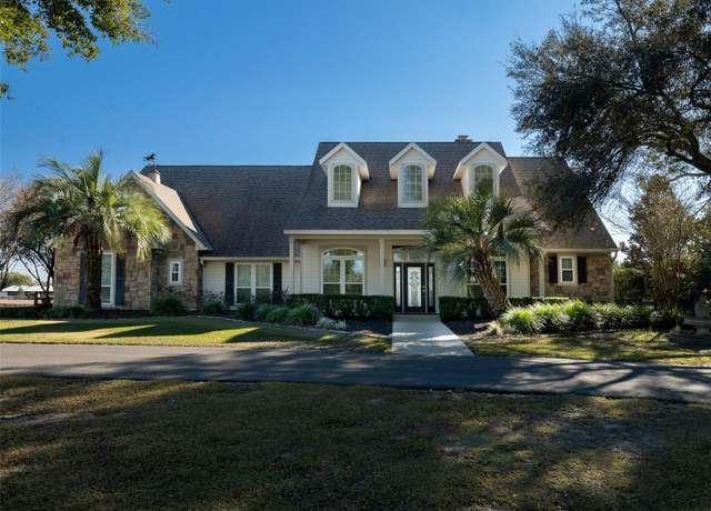 Property at 7450 NW 69th St, Ocala, FL 34482, 4 beds, 2.5 baths