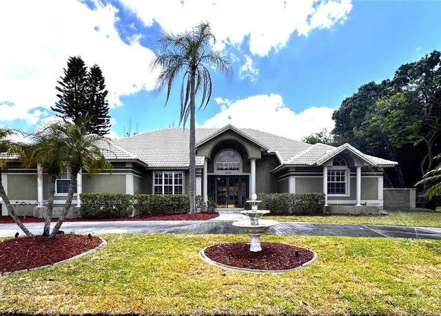Property at 8935 Jonathan Manor Dr, Orlando, FL 32819, 4 beds, 3 baths