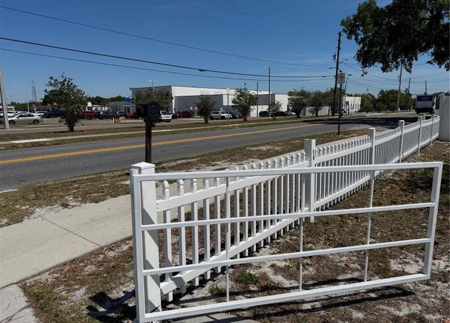 Property at 8 E Summit St, Apopka, FL 32712, 6 beds, 4 baths
