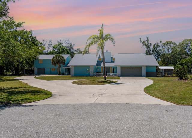 Property at 1305 Greenfield Cir, Venice, FL 34292, 5 beds, 5 baths