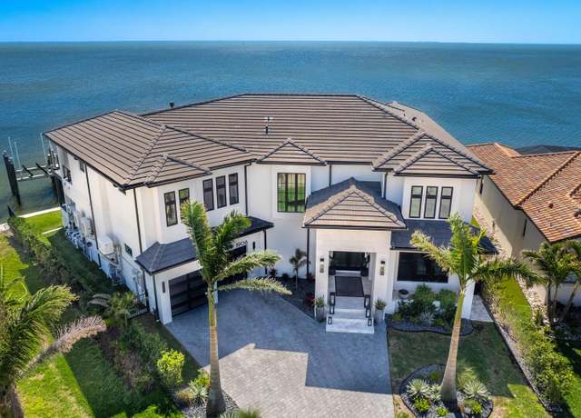 Property at 1906 Carolina Ave NE, St Petersburg, FL 33703, 5 beds, 5 baths