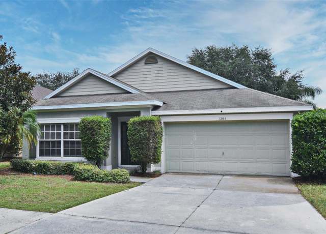Property at 1205 Longville Cir, Tavares, FL 32778, 3 beds, 2 baths