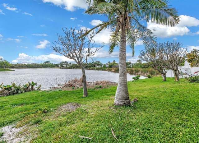 Property at 540 Somerhill Dr NE, St Petersburg, FL 33716, 4 beds, 2.5 baths