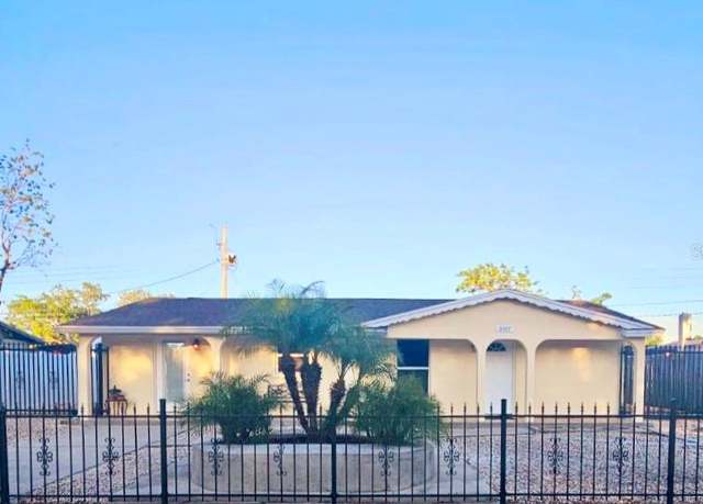 Property at 8407 River Oaks Dr, Tampa, FL 33615, 4 beds, 3 baths