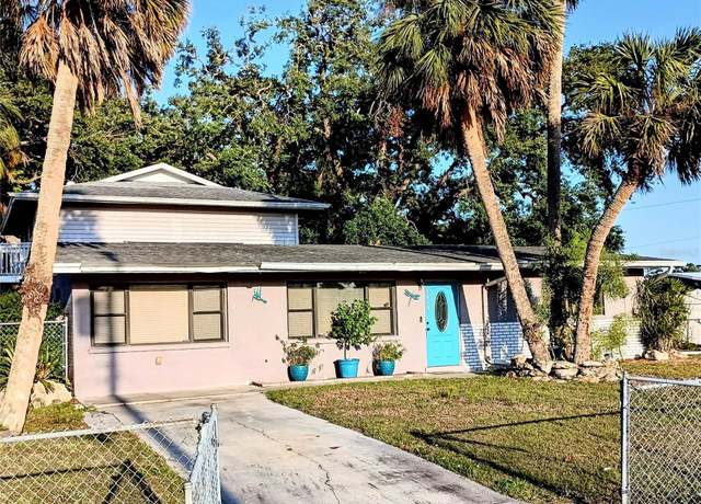 Property at 5439 3rd St E, Bradenton, FL 34203, 3 beds, 2.5 baths
