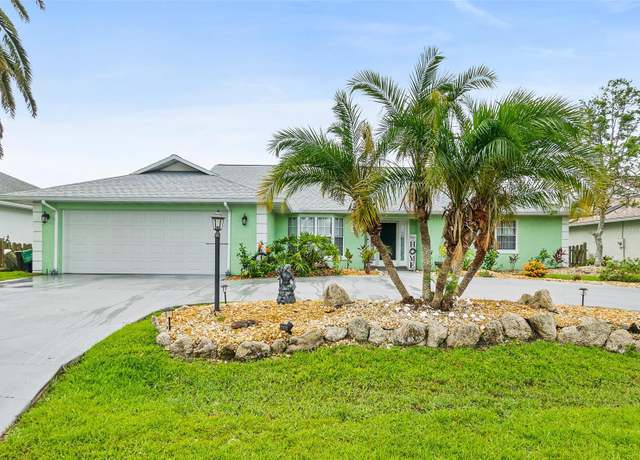 Property at 6 Cherry Ct, Palm Coast, FL 32137, 3 beds, 2.5 baths