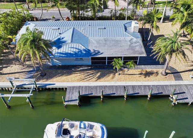 Property at 834 Jungle Queen Way, Longboat Key, FL 34228, 2 beds, 2 baths