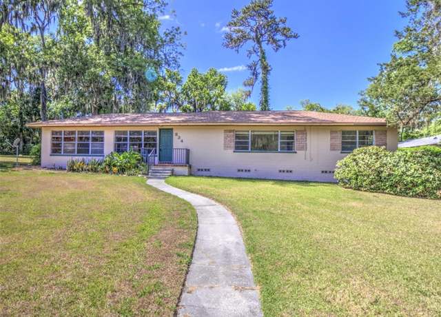 Property at 834 NE 10th Ave, Ocala, FL 34470, 3 beds, 1.5 baths