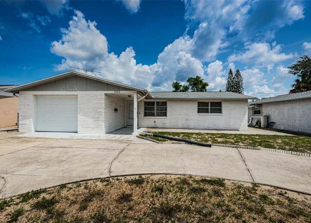 Property at 3423 Eisenhower Dr, Holiday, FL 34691, 2 beds, 2 baths