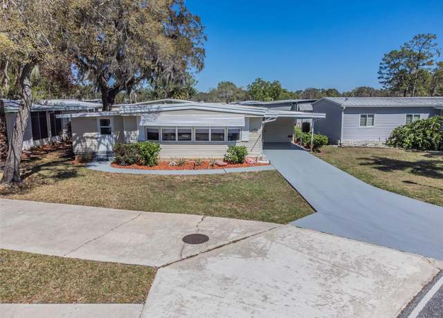Property at 103 Tamarisk Way, Leesburg, FL 34748, 2 beds, 2 baths