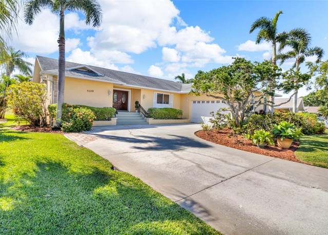Property at 7009 Greenbrier Dr, Seminole, FL 33777, 3 beds, 2 baths