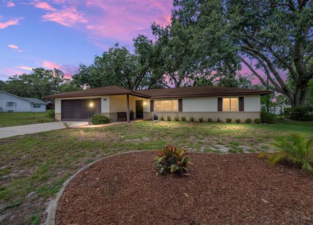 Property at 36903 Hilltop Dr, Fruitland Park, FL 34731, 3 beds, 2 baths