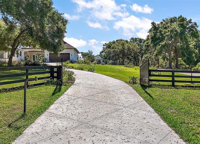 Property at 6905 Clayton St, Mount Dora, FL 32757, 4 beds, 3 baths