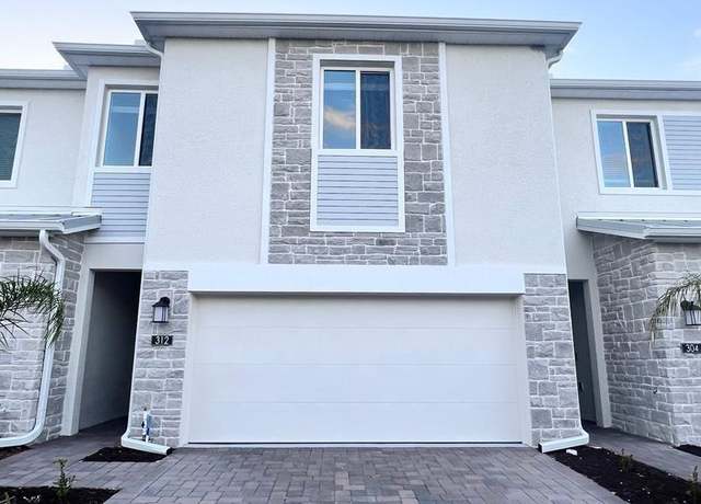 Property at 312 Nine Iron Dr, Davenport, FL 33896, 4 beds, 2.5 baths