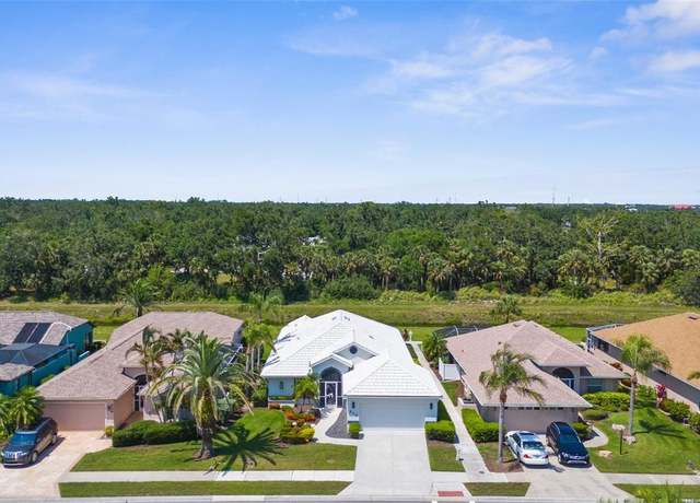 Property at 213 Venice Palms Blvd, Venice, FL 34292, 3 beds, 2 baths