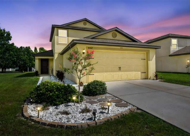 Property at 8567 Indian Laurel Ln, Brooksville, FL 34613, 4 beds, 3 baths