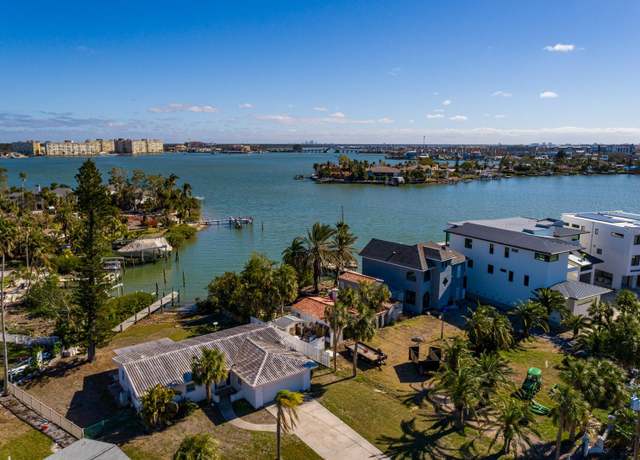 Property at 15815 Redington Dr, Redington Beach, FL 33708, 2 beds, 2 baths