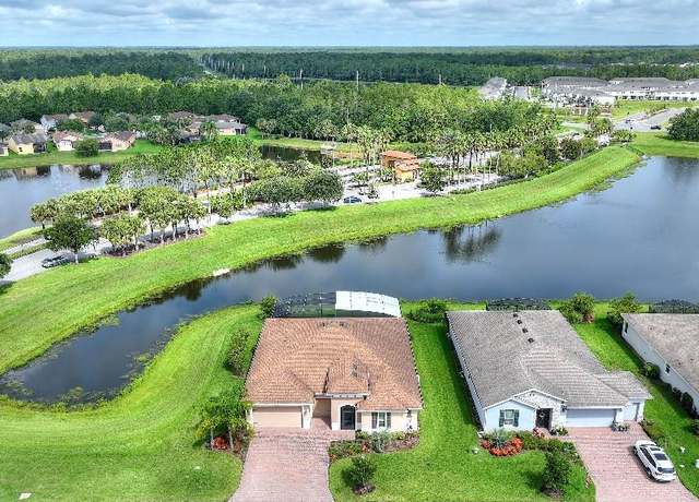 Property at 803 Jasmine Creek Rd, Kissimmee, FL 34759, 3 beds, 2.5 baths