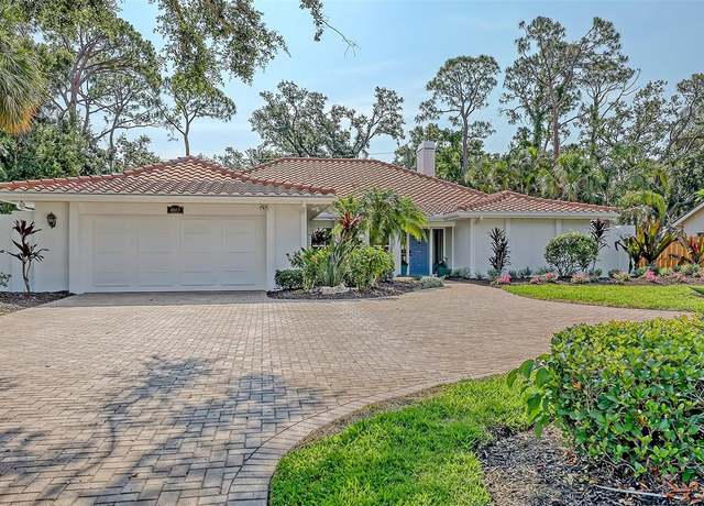 Property at 4665 Pine Harrier Dr, Sarasota, FL 34231, 3 beds, 2.5 baths
