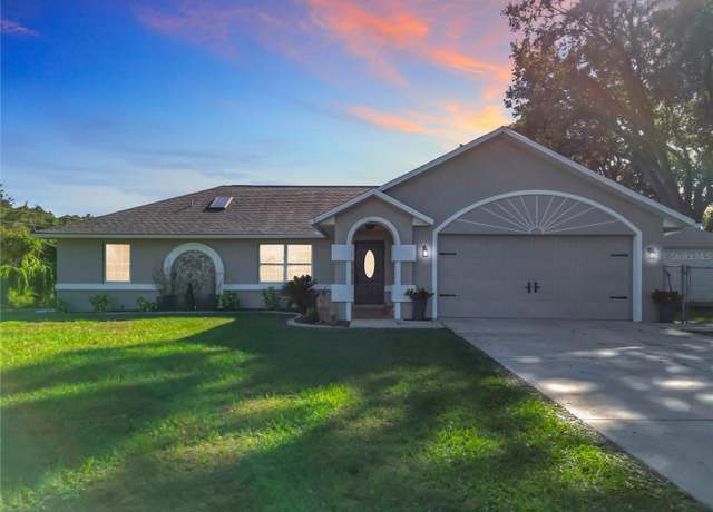 Property at 1072 SE 155th St, Summerfield, FL 34491, 7 beds, 4 baths
