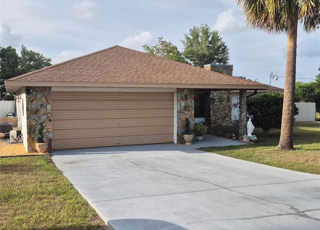 Property at 21511 SW Plantation St SW, Dunnellon, FL 34431, 3 beds, 2 baths