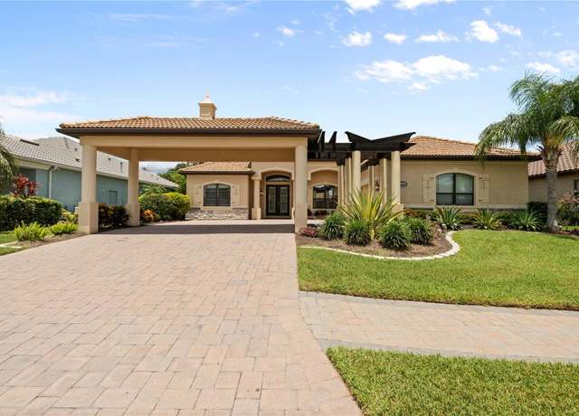 Property at 584 Mast Dr, Bradenton, FL 34208, 5 beds, 3 baths